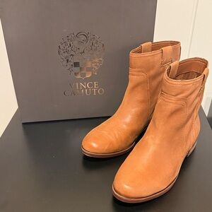 VINCE CAMUTO  Tan Leather Ankle Boots Size 10M